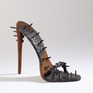 sandale chaussure a talon ceramique clous sculpture